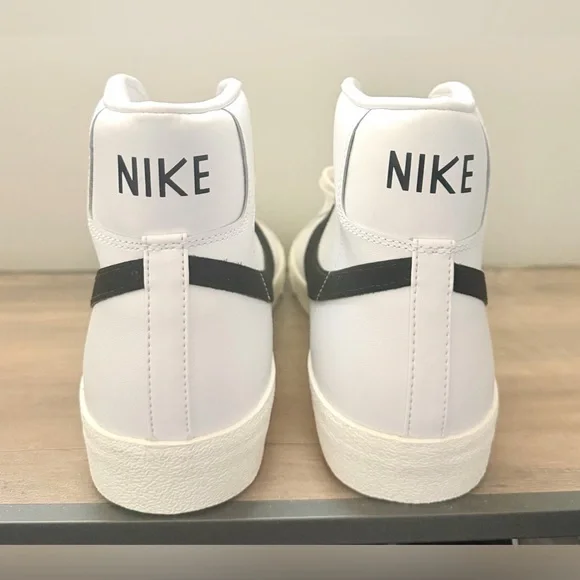 Women's Nike Blazer Mid 77's High Top Casual Sneakers - Picture 4 of 7